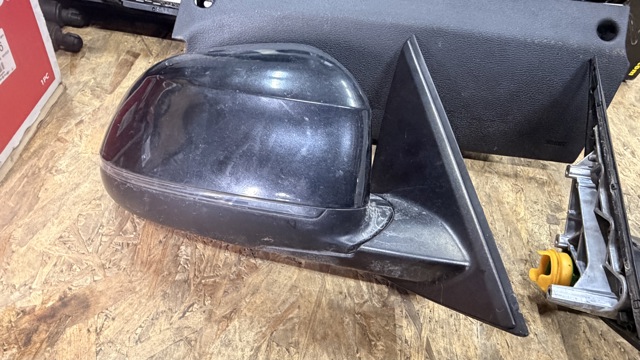 Наружное зеркало правое 51167395682 BMW