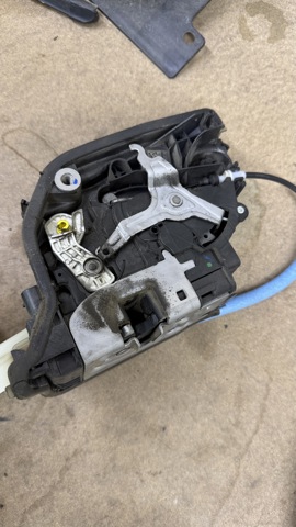 Запор кабины 51217281931 BMW