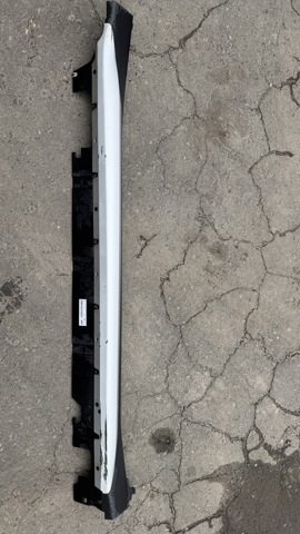 Накладка (молдинг) порога наружная правая 51777403398 BMW
