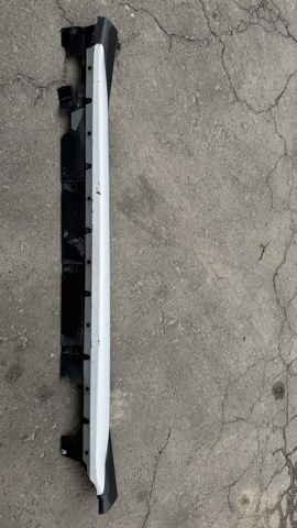 Накладка (молдинг) порога наружная левая 51777403399 BMW