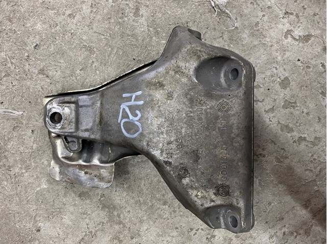 Кронштейн подушки (опоры) двигателя, правой 6784824 BMW