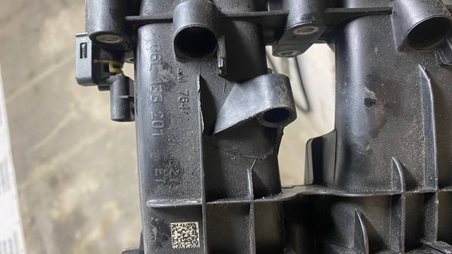 Коллектор впускной 06L133201 VAG