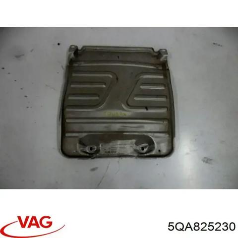 Защита днища передняя левая 5QA825230 VAG