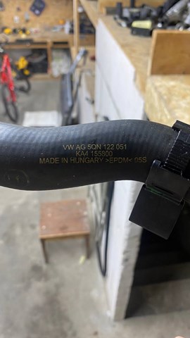 VAG 5QN122051 Шланг (патрубок) радиатора охлаждения нижний в наличии Ровно