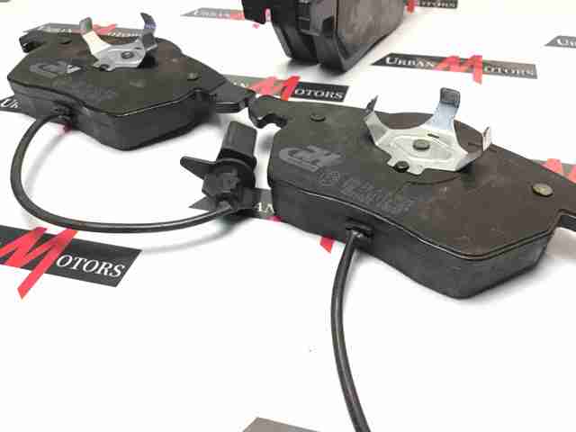 Sapatas do freio dianteiras de disco Volkswagen Passat 3B3