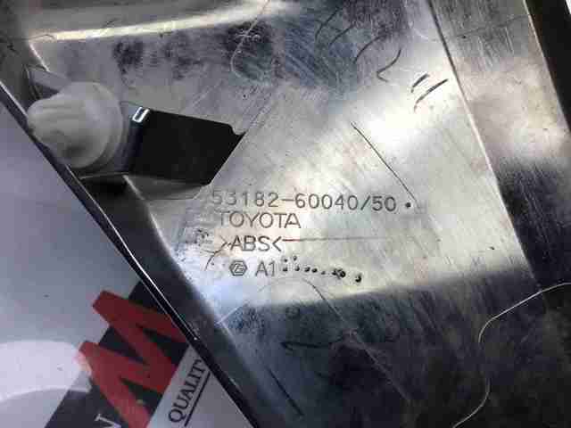 Moldura da luz esquerda 5318260040 Toyota