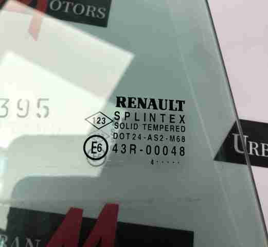 Vidro da porta traseira direita 8200120610 Renault (RVI)