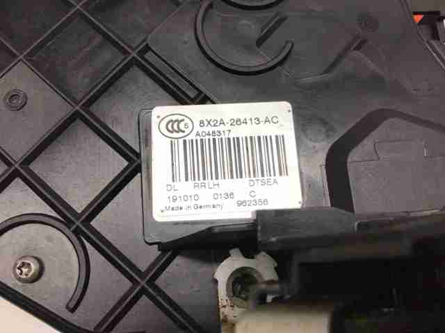 Fecho da porta traseira esquerda LR013892 Land Rover