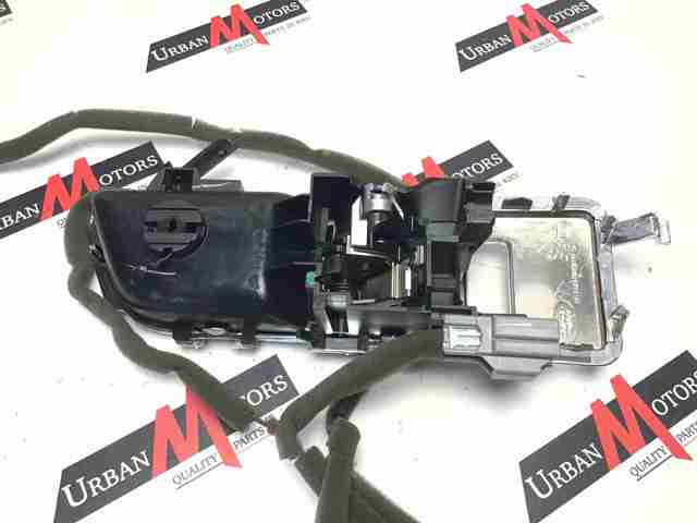 Maçaneta interna esquerda da porta dianteira LR013921 Land Rover