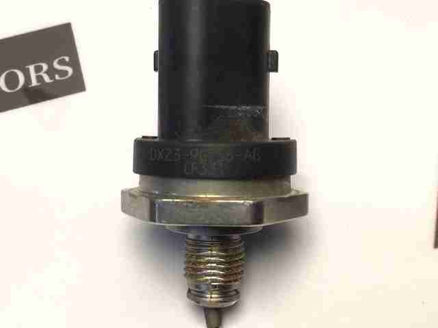 Sensor de pressão de combustível LR035562 Land Rover