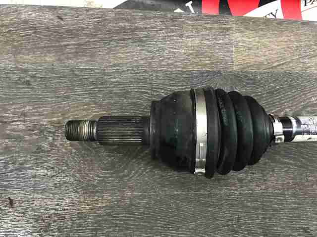 Semieixo (acionador) dianteiro esquerdo LR064252 Land Rover