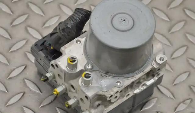 NISSAN 476604GH0A Блок управления АБС (ABS) гидравлический в наличии Украина