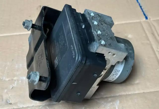 FORD HB532C405AC в наличии Черновцы
