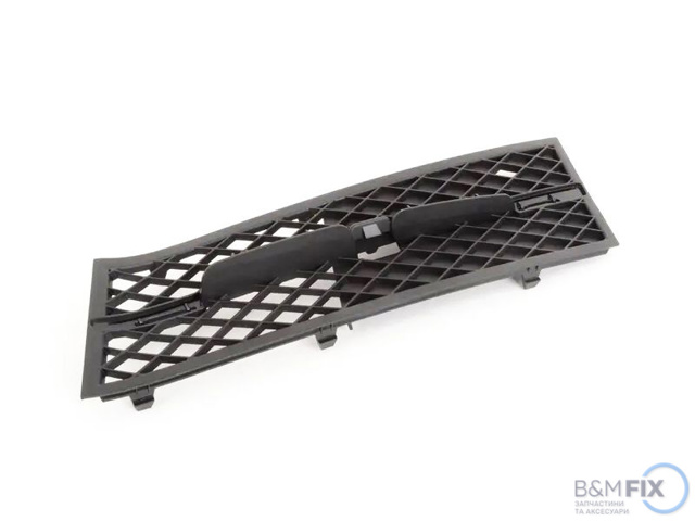 Правая решетка переднего бампера BMW 5