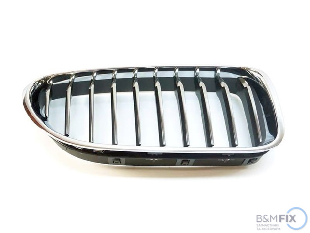 Решетка радиатора правая 51137211922 BMW