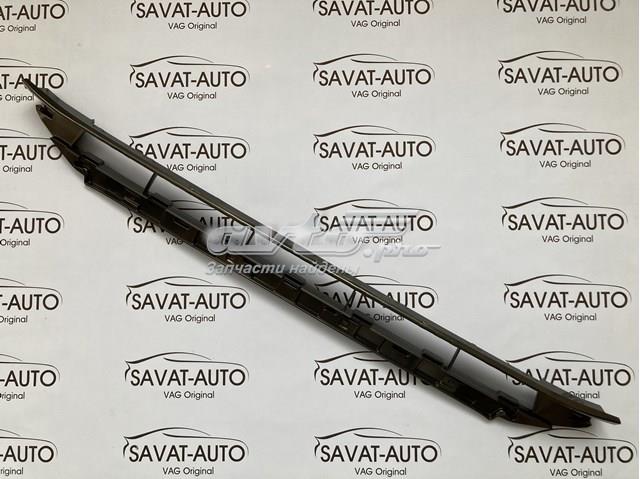 Решетка переднего бампера, нижняя 4M0807647A4W3 VAG