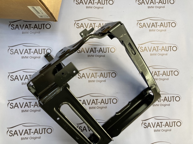 Усилитель переднего бампера  51117421884 BMW