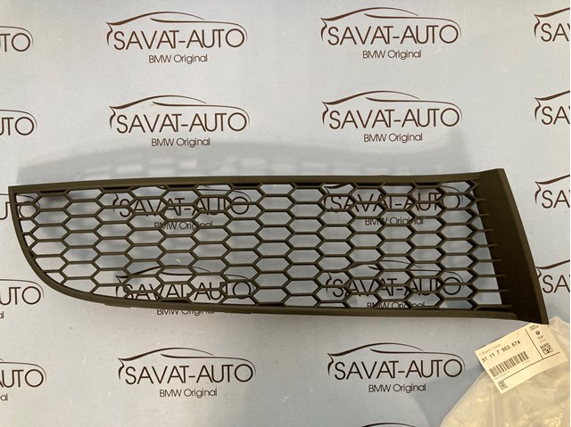 Правая решетка переднего бампера 51117903674 BMW