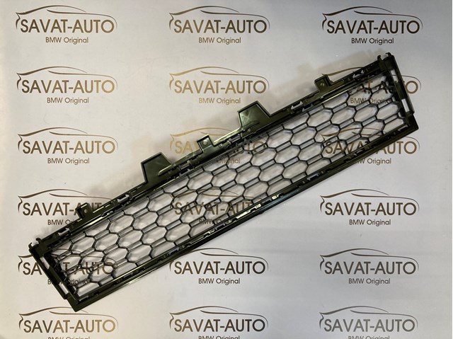 Решетка бампера переднего центральная 51118069208 BMW