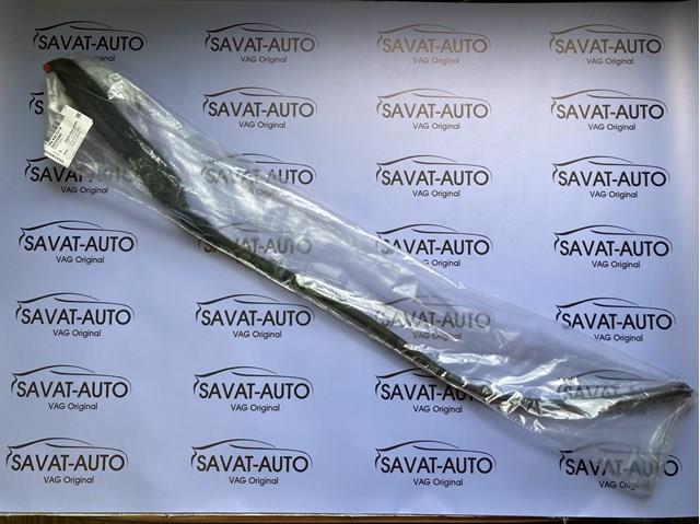 Уплотнитель двери задней, левой (на кузове) 7P6839717B VAG