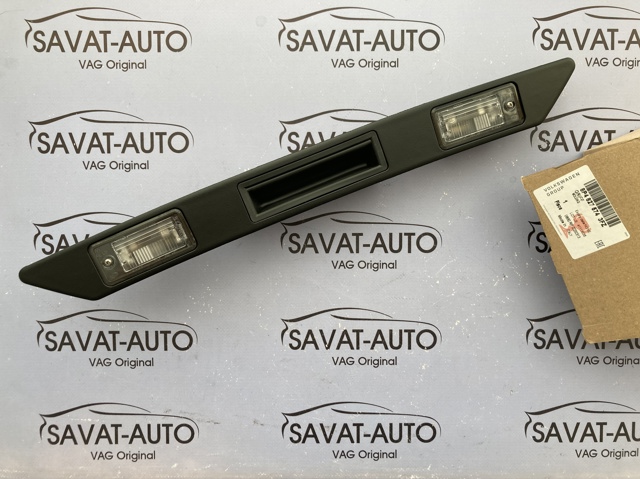 Накладка крышки багажника 8P48275743FZ VAG