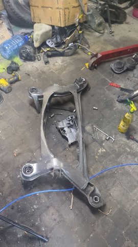 Поперечка задней подвески 1243507508 MERCEDES