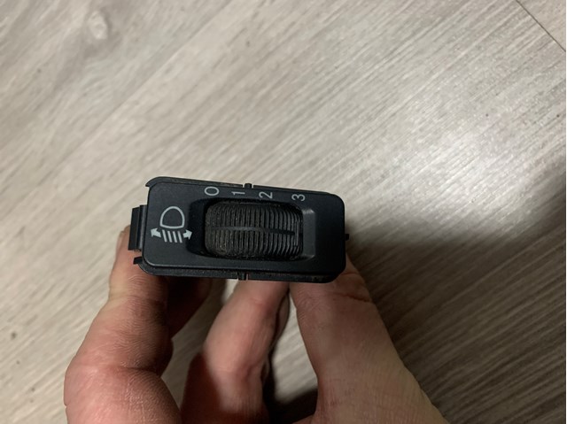 Кнопка (регулятор) корректора фар 1638200010 MERCEDES