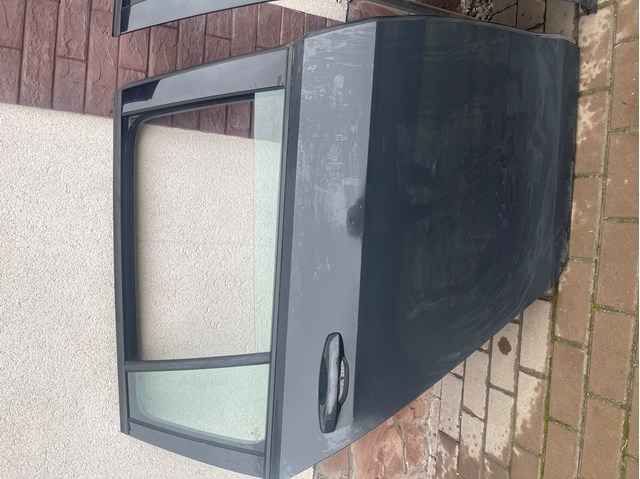 Уголок задней правой двери 5G9845214B VAG