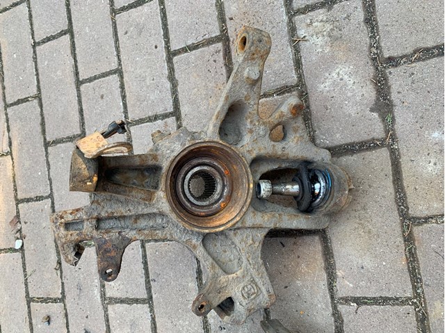 MERCEDES A1633320102 Цапфа передняя правая в наличии Днепр