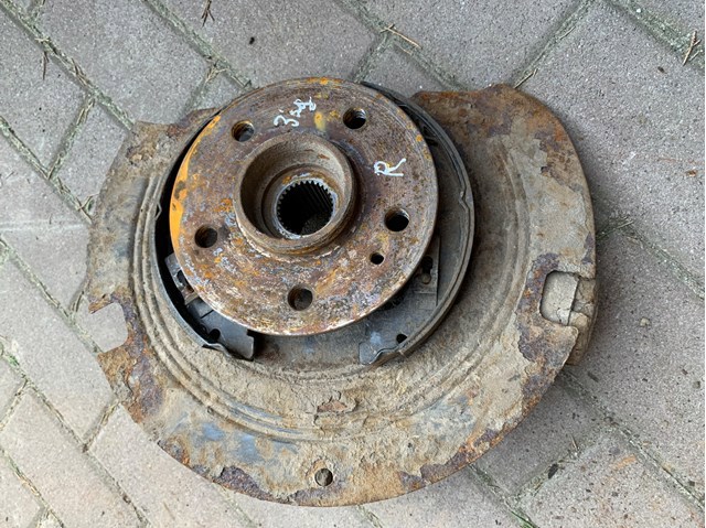 Кулак поворотный правый A1633500608 MERCEDES
