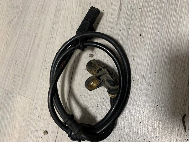 Датчик АБС (ABS) передний, правый A1635400817 MERCEDES
