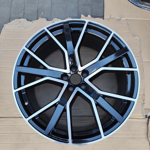 Диски на авто 4M8601025CP VAG