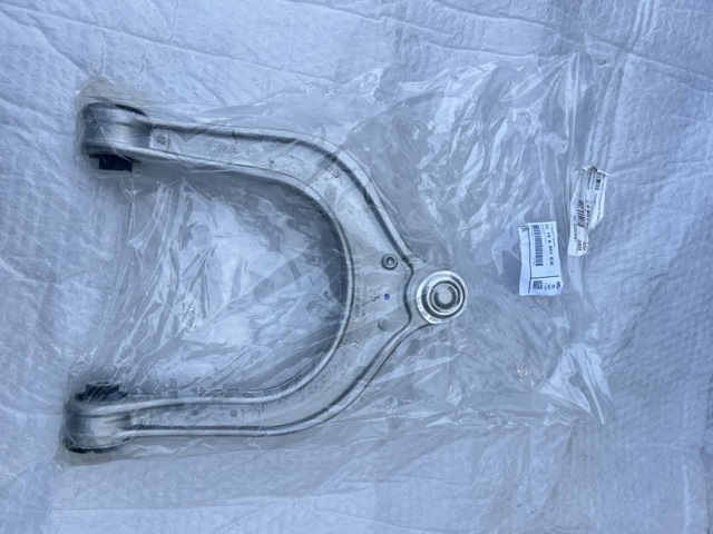 Рычаг передней подвески верхний, правый 31106883836 BMW