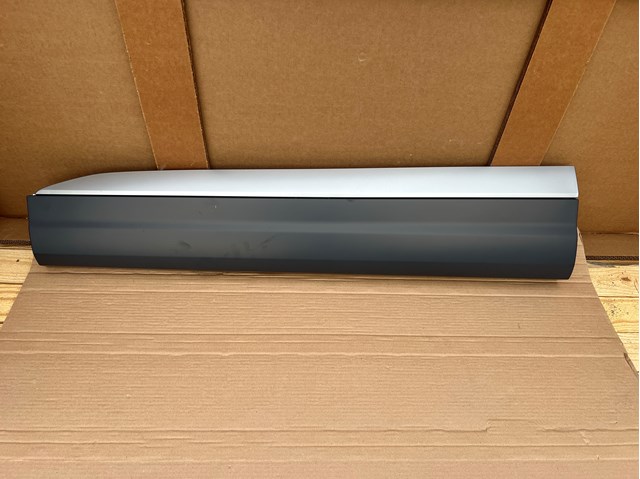 Молдинг двери передней левой нижний 4M0853959GGRU VAG