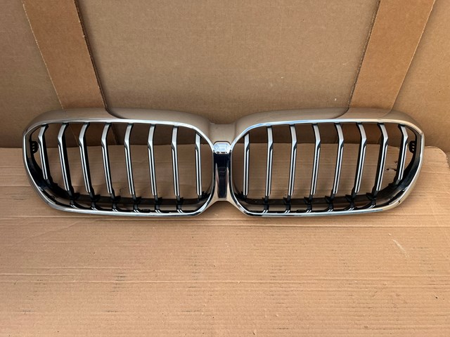 Решетка радиатора 51139464218 BMW