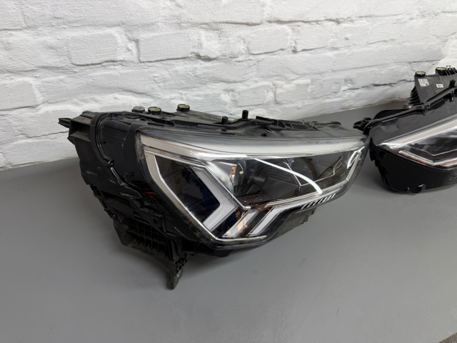 VAG 83A941774 Правая фара в наличии Черновцы