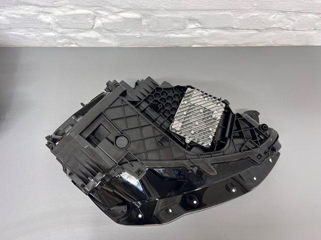 83A941774B VAG Правая фара купить в Черновцы