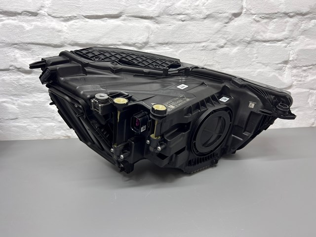VAG 83A941774B Правая фара в наличии Павлоград