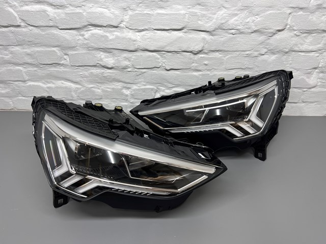 Вставка фары правой 83A941774B VAG
