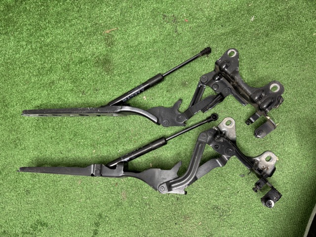 95B823302F PORSCHE Петля капота правая купить в Черновцы