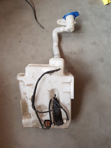 Водяной бачок омывателя стекла Шкода Суперб 2