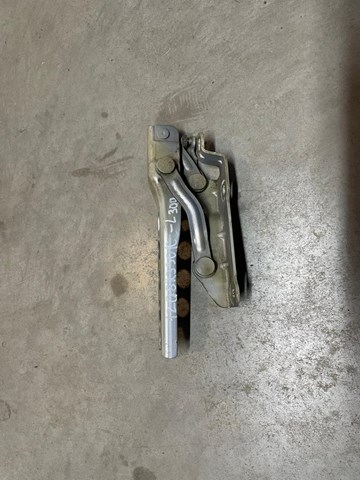 VAG 1Z0823301C Петля капота левая в наличии Полтава