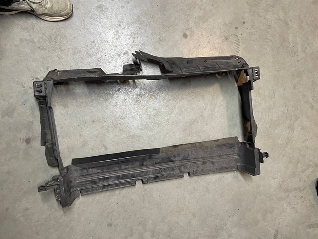Рамка радиатора охлаждения 214763488R RENAULT