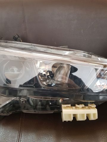 NISSAN 260105SJ0A Правая фара в наличии Тернополь