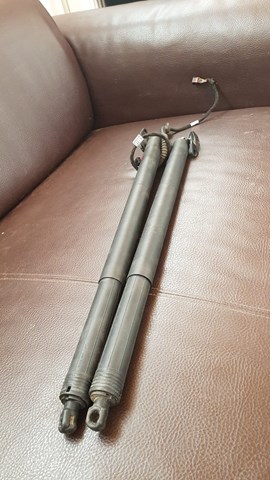 Амортизатор двери багажника 3G9827851B VAG