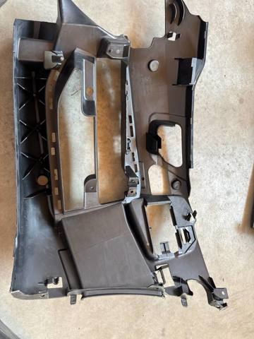 BMW 51118064968 Кронштейн крепления противотуманной фары правой в наличии Ровно