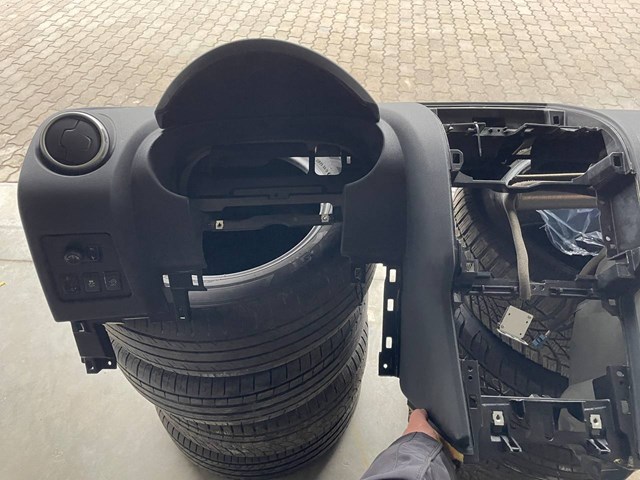 Передняя панель 68030JD90A NISSAN