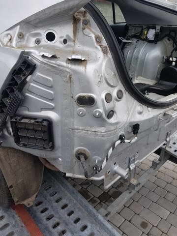 69100G2500 HYUNDAI Панель багажного отсека задняя купить в Ужгород