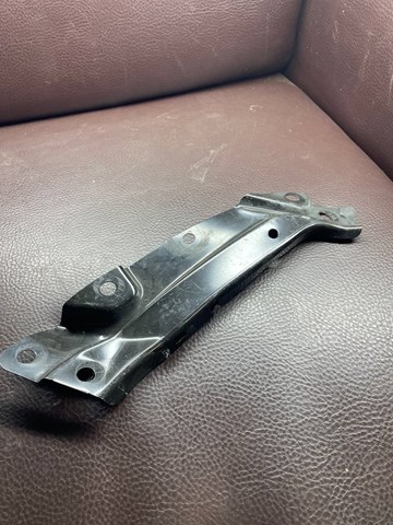 Кронштейн суппорта радиатора нижнего 6R0805932C VAG