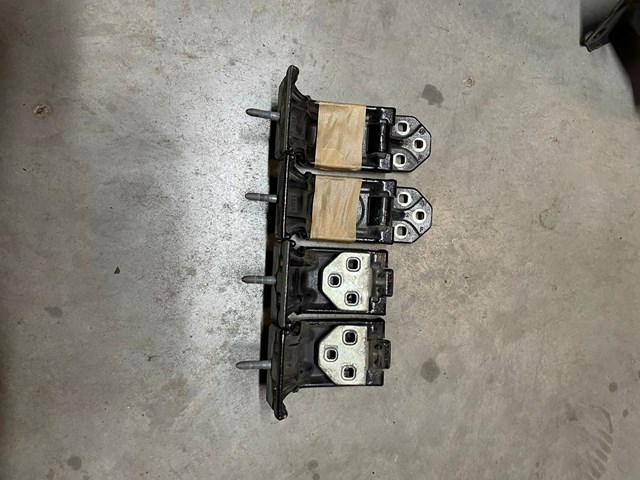 RENAULT 844000013R Петля двери задней (распашной)  в наличии Чернигов